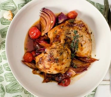 201701 marinierte-pouletschenkel-mit-roten-zwiebeln